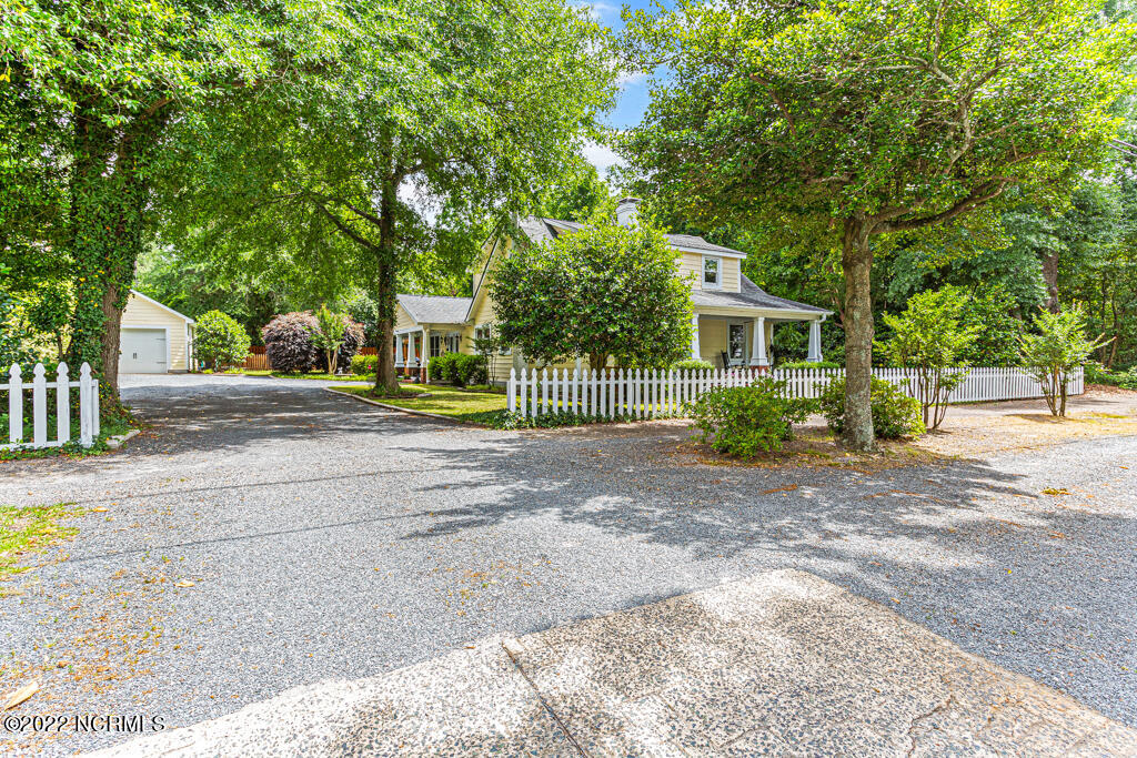 40 Dundee Road Pinehurst, NC 28374 - Photo 2 of 61 Front view from the street & offers a circular driveway