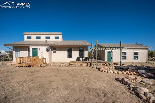 a view of a house with outdoor space
