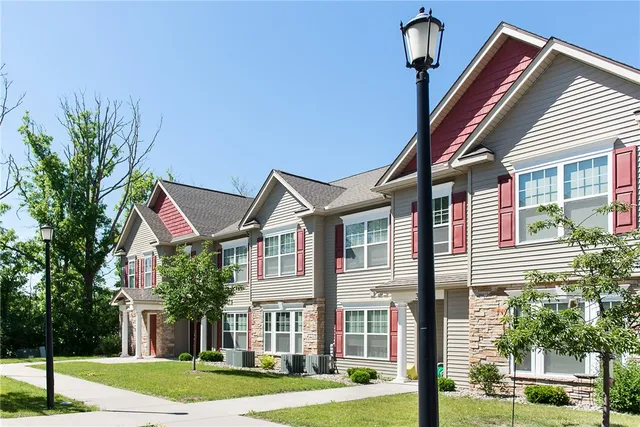 $1,741 | 1260 Lehigh Station Road, Unit 1501, Henrietta, NY 14467