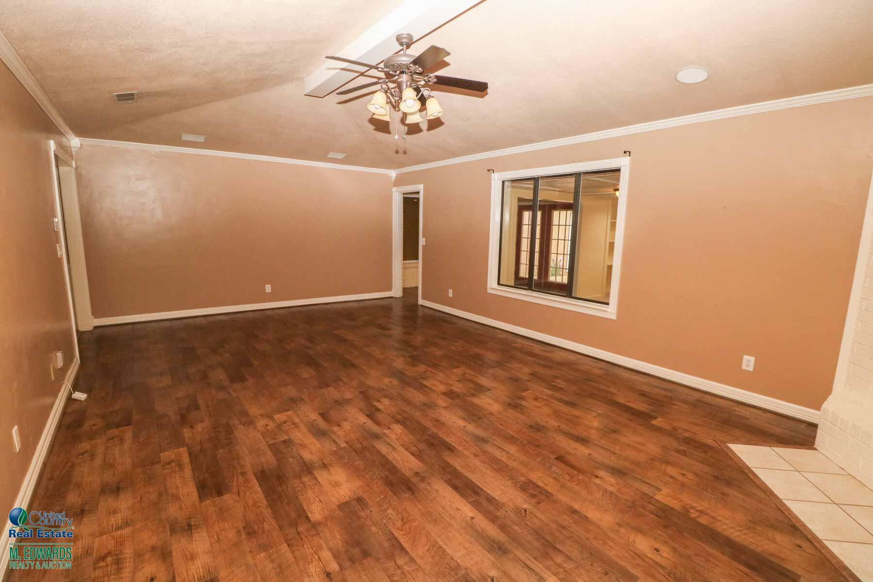 235 East 27th Street Littlefield, TX 79339 - Photo 2 of 21 Living Area