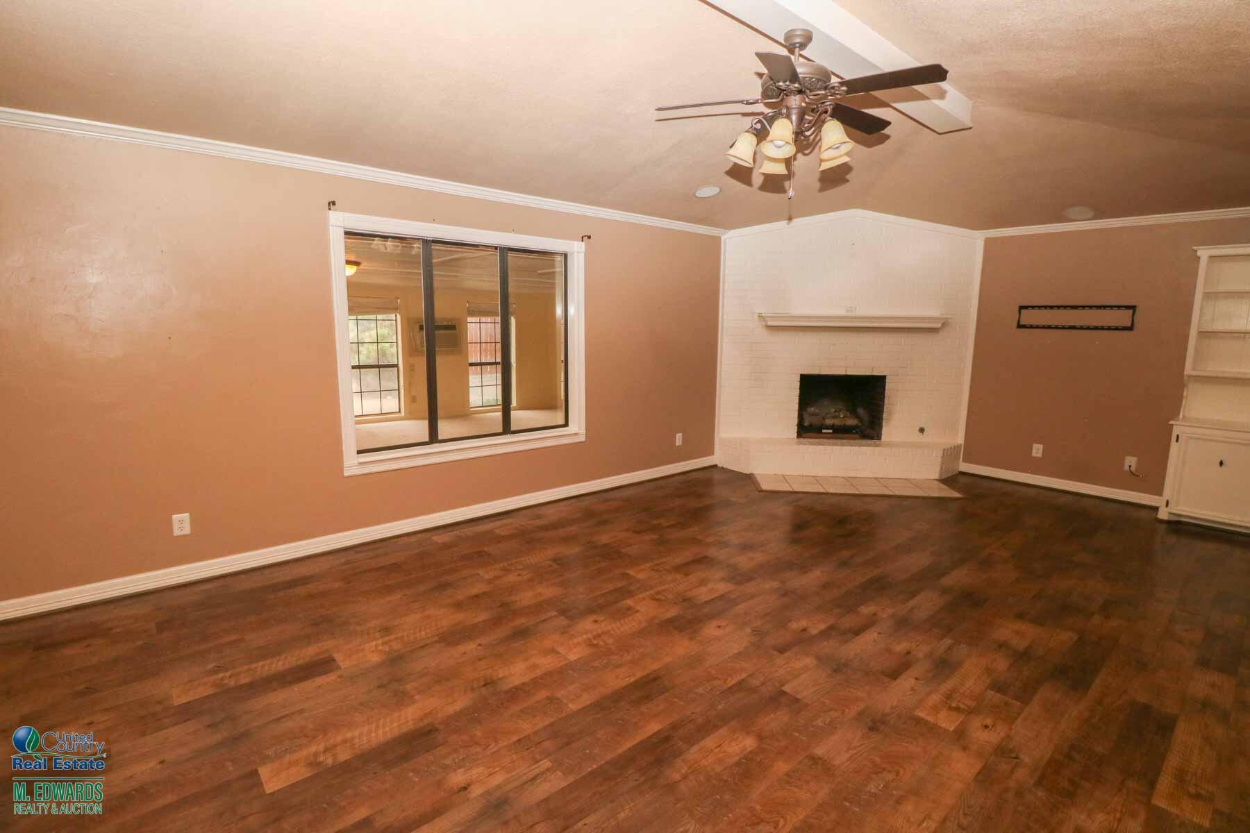 235 East 27th Street Littlefield, TX 79339 - Photo 3 of 21 Living