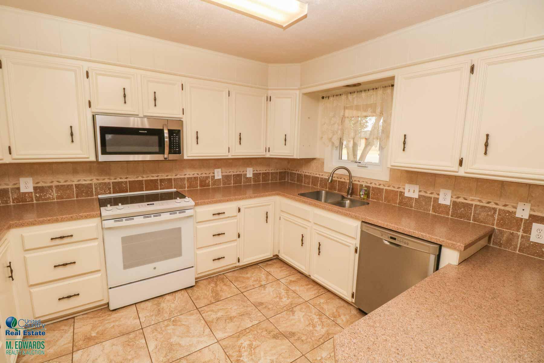 235 East 27th Street Littlefield, TX 79339 - Photo 6 of 21 Kitchen