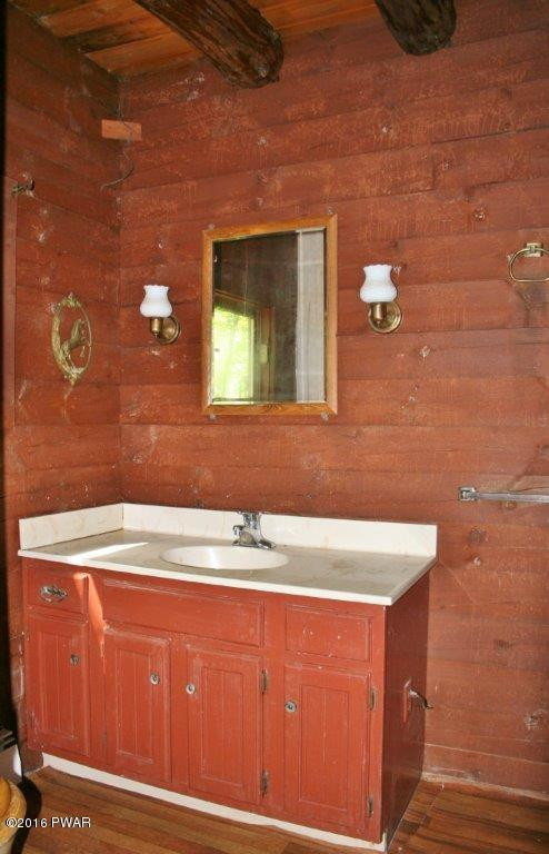 182 Beaverdam Road Tafton, PA 18464 - Photo 14 of 20 14-bathroom