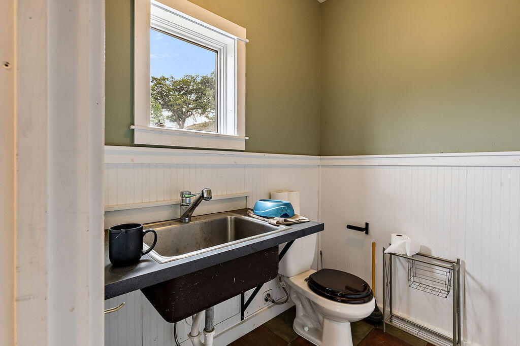 2245 Colestin Road Ashland, OR 97520 - Photo 32 of 69 32