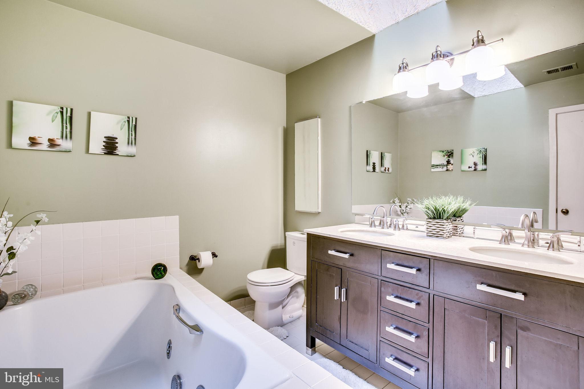 2221 Cedar Cove Court Reston, VA 20191 - Photo 31 of 49 Master bathroom