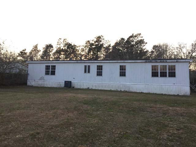 1948 Parker Road Cantonment, FL 32533 - Photo 9 of 28 a backyard of a house