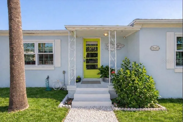 $4,800 | 741 Lantana Avenue, Clearwater Beach, FL 33767