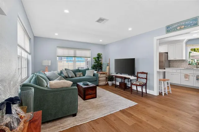 $4,800 | 741 Lantana Avenue, Clearwater Beach, FL 33767