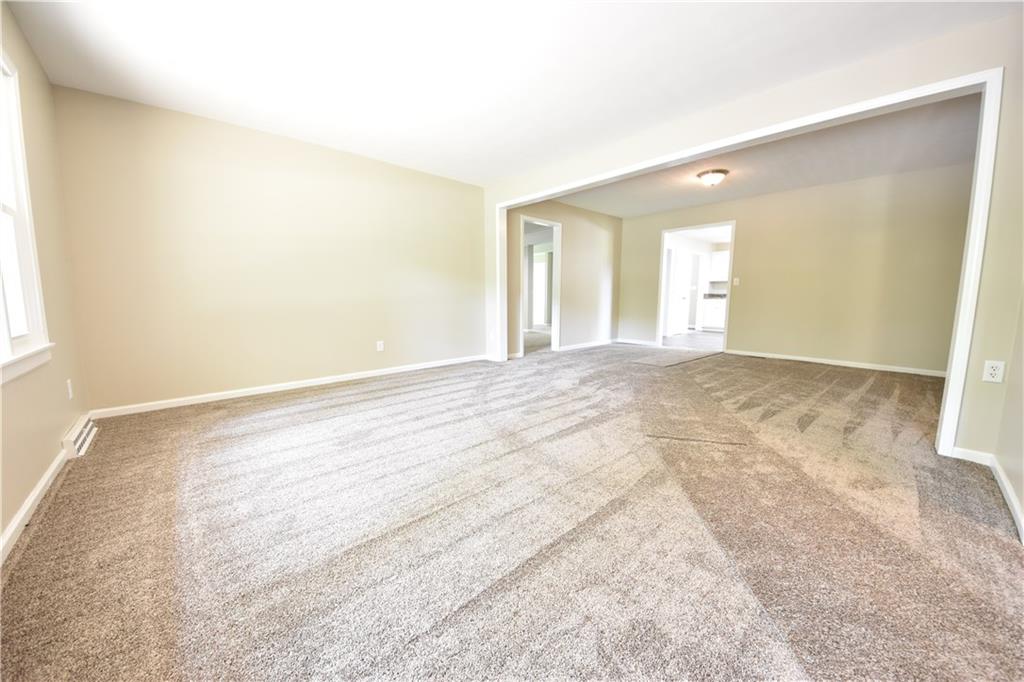 6035 East Base Road Columbus, IN 47203 - Photo 2 of 37 Gallery Image 2