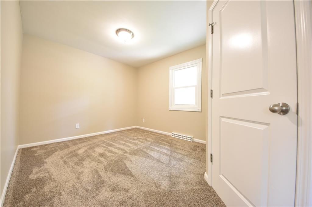 6035 East Base Road Columbus, IN 47203 - Photo 12 of 37 Gallery Image 12