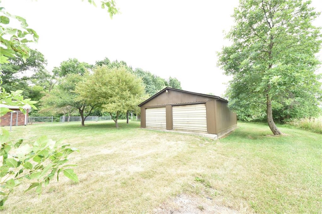 6035 East Base Road Columbus, IN 47203 - Photo 27 of 37 Gallery Image 27