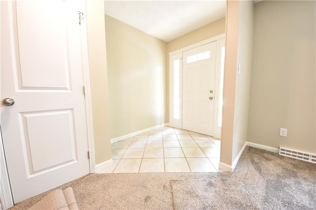 6035 East Base Road Columbus, IN 47203 - Photo 4 of 37 Gallery Image 4