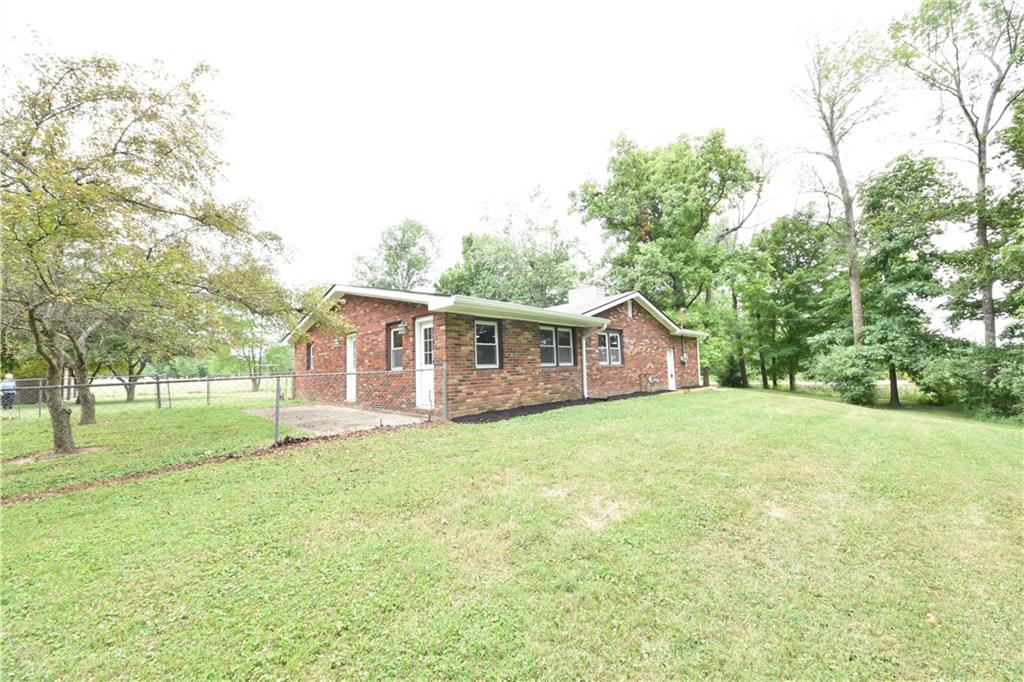 6035 East Base Road Columbus, IN 47203 - Photo 31 of 37 Gallery Image 31