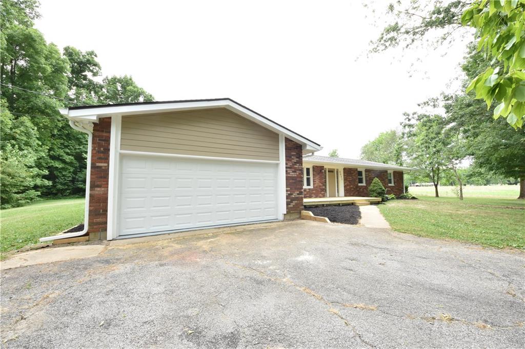 6035 East Base Road Columbus, IN 47203 - Photo 32 of 37 Gallery Image 32