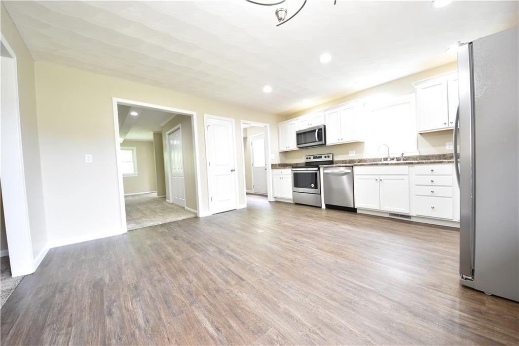 6035 East Base Road Columbus, IN 47203 - Photo 6 of 37 Gallery Image 6
