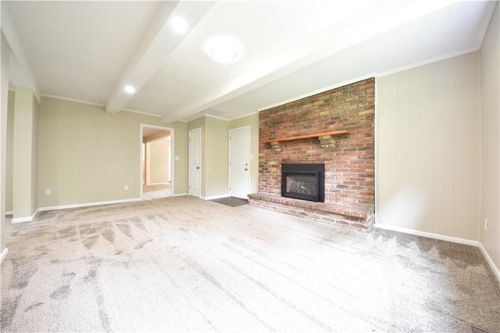 6035 East Base Road Columbus, IN 47203 - Photo 9 of 37 Gallery Image 9