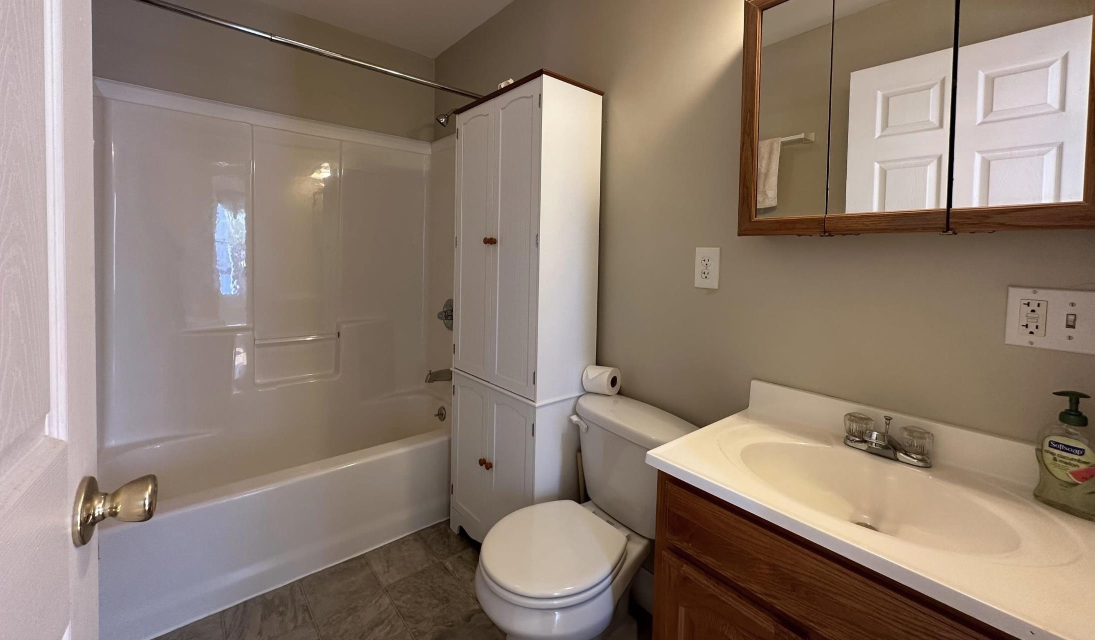 313 Bridge Street, Unit 3 Manchester, NH 03104 - Photo 8 of 11 Gallery Image 8