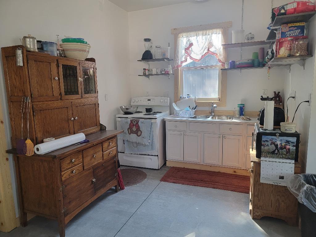 149017 Kurtz Road La Pine, OR 97739 - Photo 5 of 15 Kitchen area