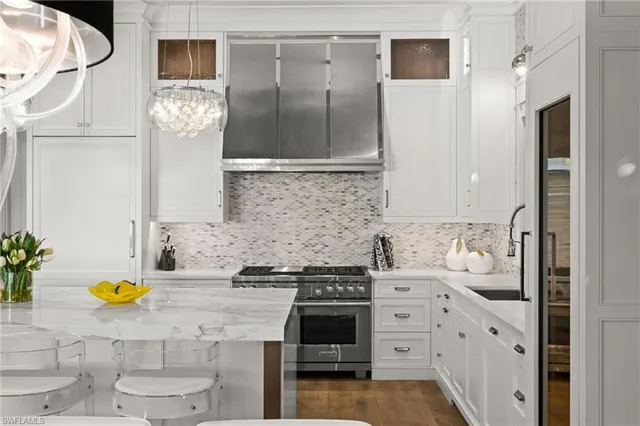 $6,895,000 | 770 Park Street, Naples, FL 34102