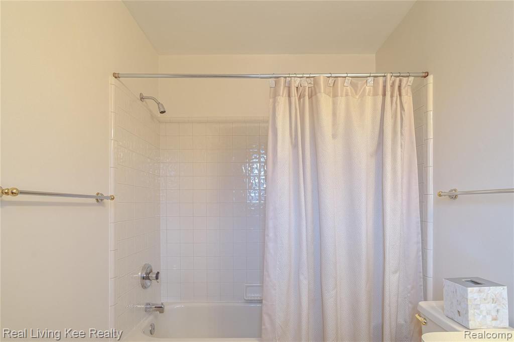 2200 Rochelle Park Drive Rochester Hills, MI 48309 - Photo 35 of 49