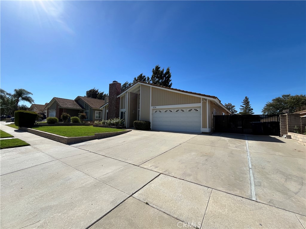 2534 Roxy Street Simi Valley, CA 93065 - Photo 2 of 19