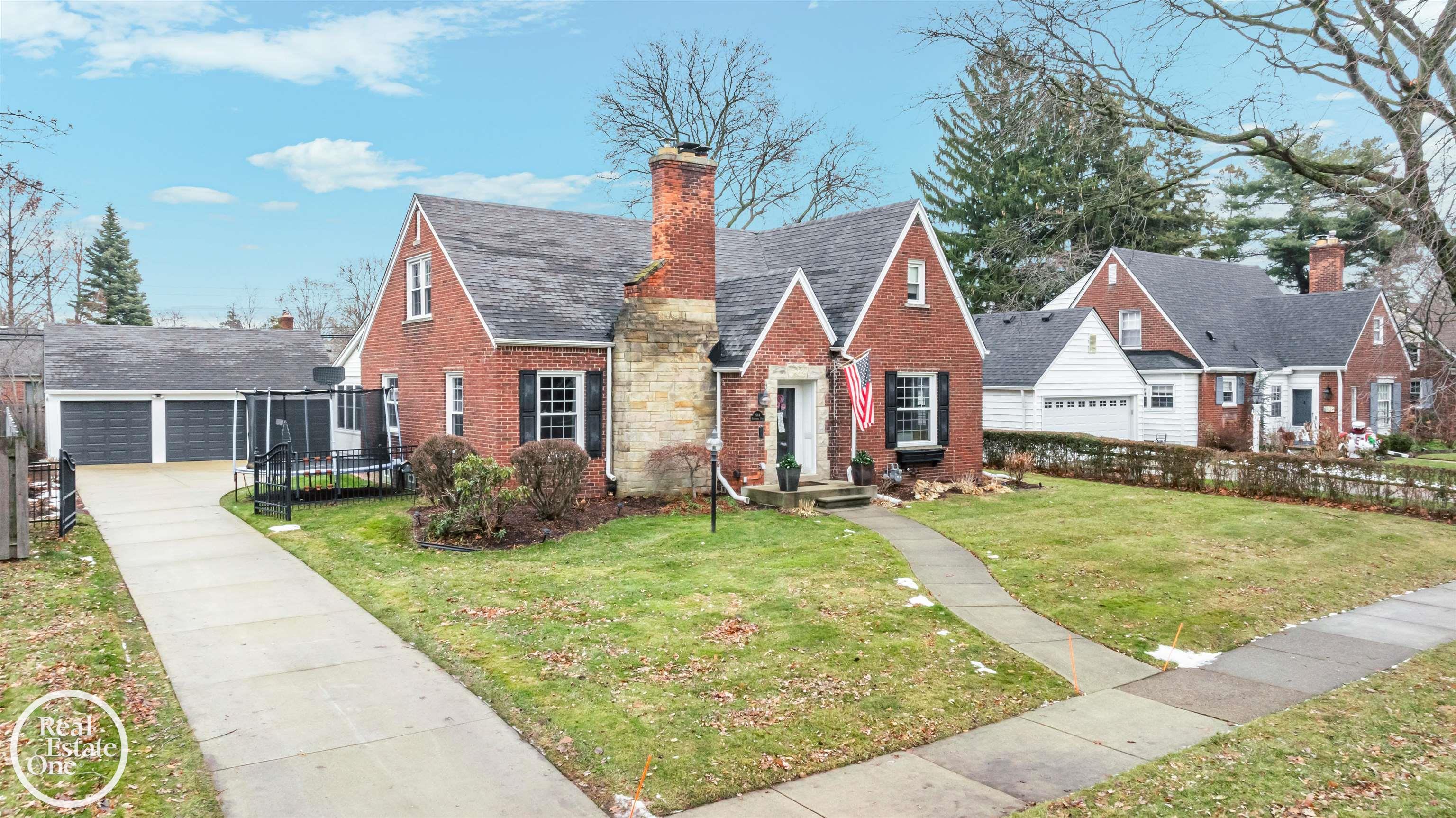 644 Hawthorne Road Grosse Pointe, MI 48236 - Photo 2 of 79 50197100-1c97e4aa-75ce-401a-a202-a7615cd0fd7f.JPG