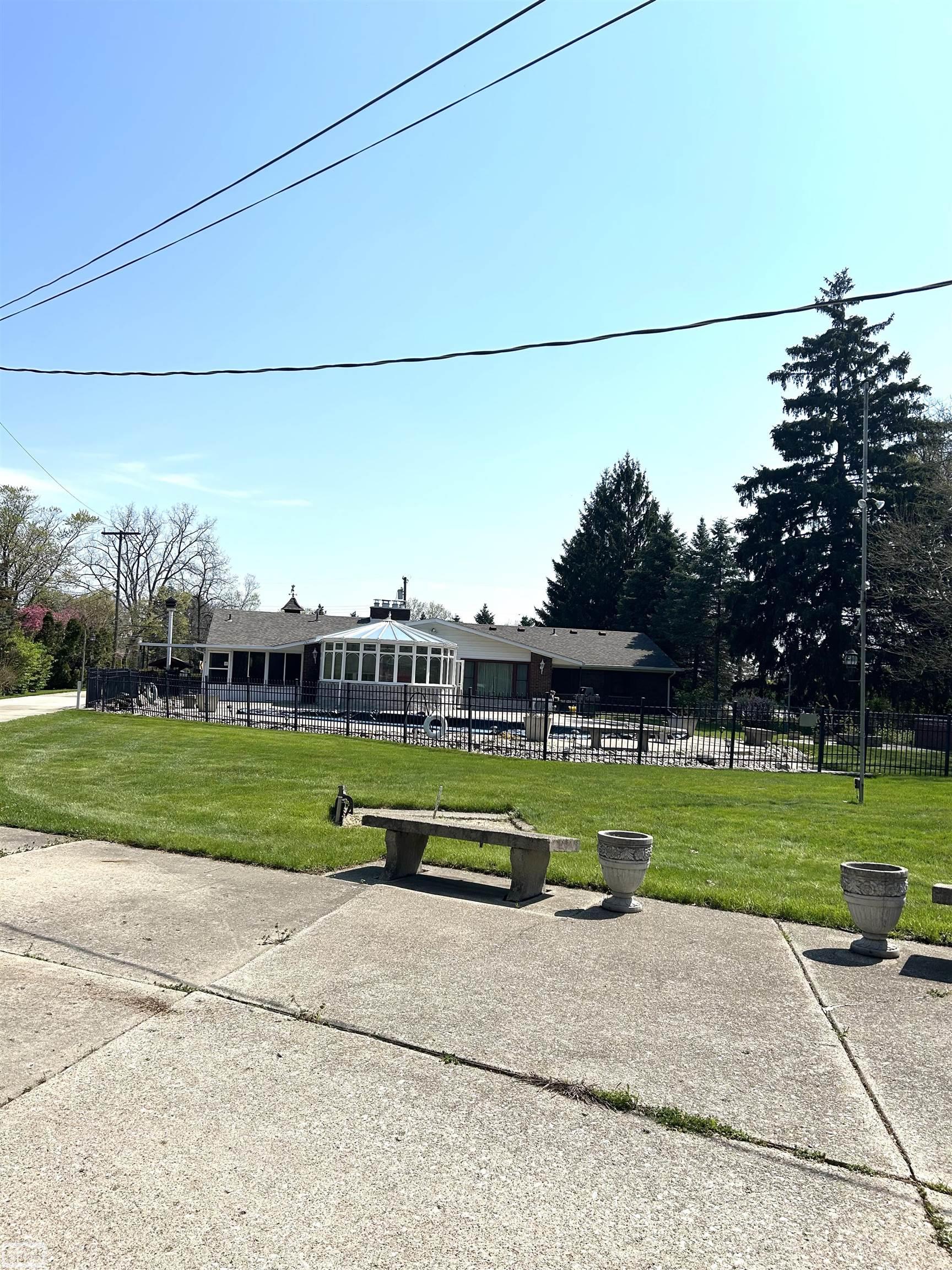 11174 Clinton River Road Sterling Heights, MI 48314 - Photo 34 of 35 50108268-33.JPG