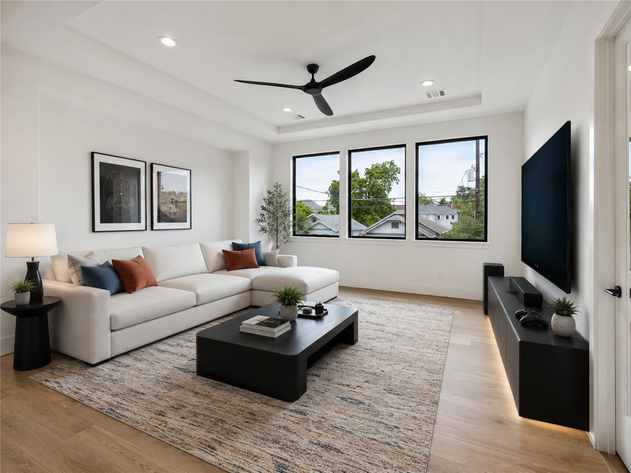 122 East 4th Street Houston, TX 77007 - Photo 25 of 38 Game room (virtual staging)