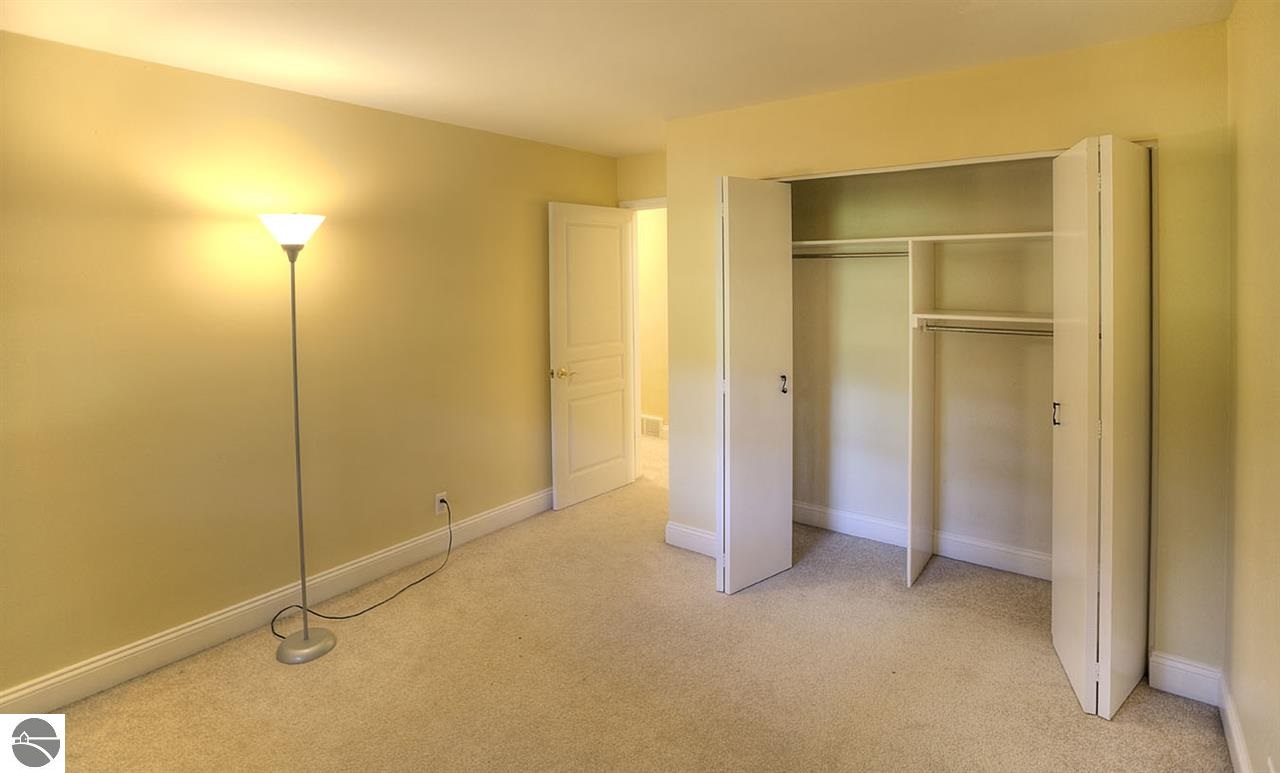 618 Bloomfield Road Traverse City, MI 49686 - Photo 26 of 32 1776517-25.JPG