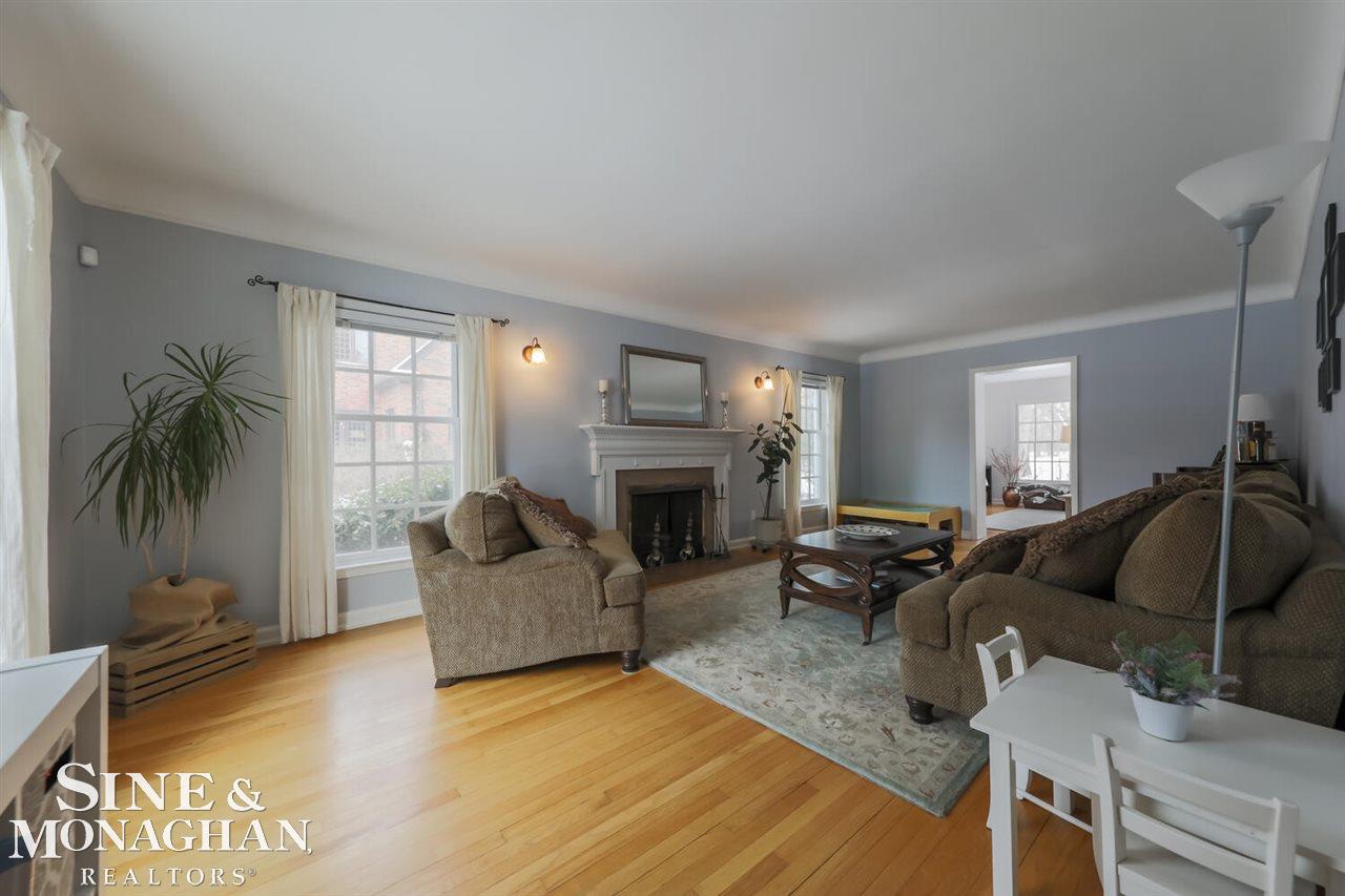 1036 Bedford Road Grosse Pointe, MI 48230 - Photo 7 of 40 50034441-6.JPG