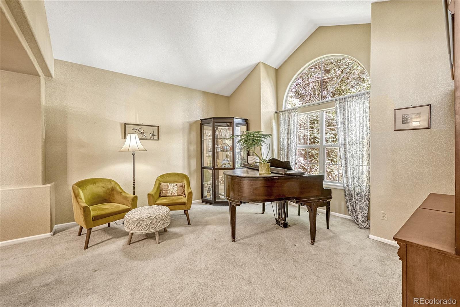 9754 Chanteclair Circle Highlands Ranch, CO 80126 - Photo 4 of 47 a living room with furniture