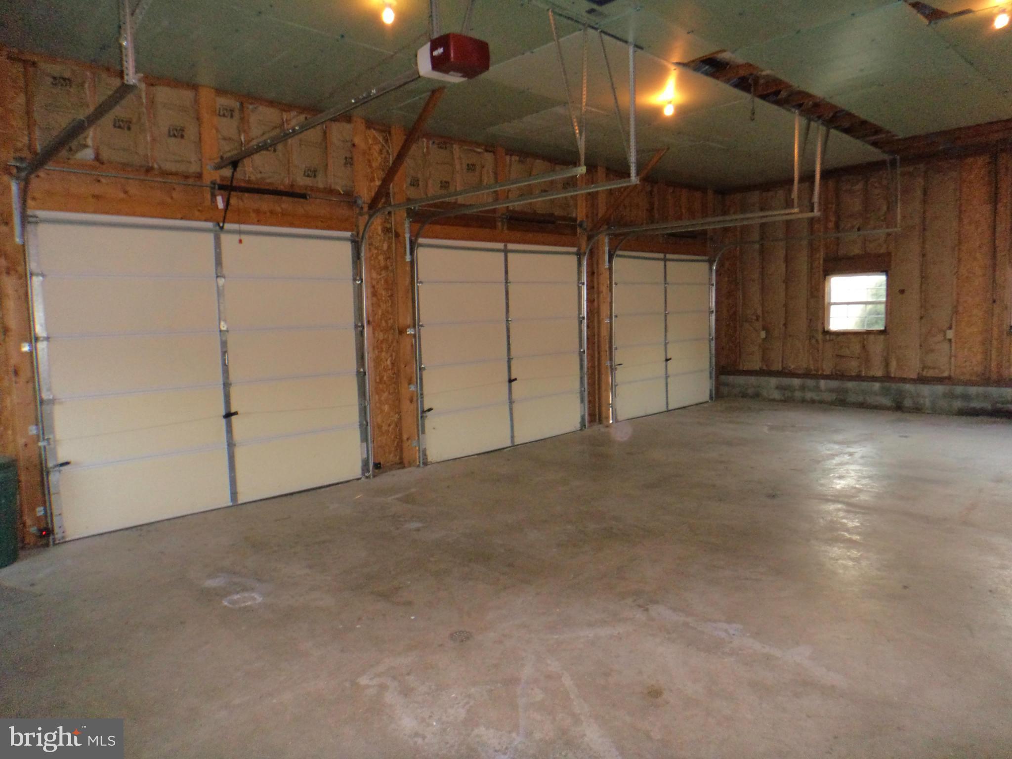 3545 Barr Road Greencastle, PA 17225 - Photo 18 of 29 3 car garage