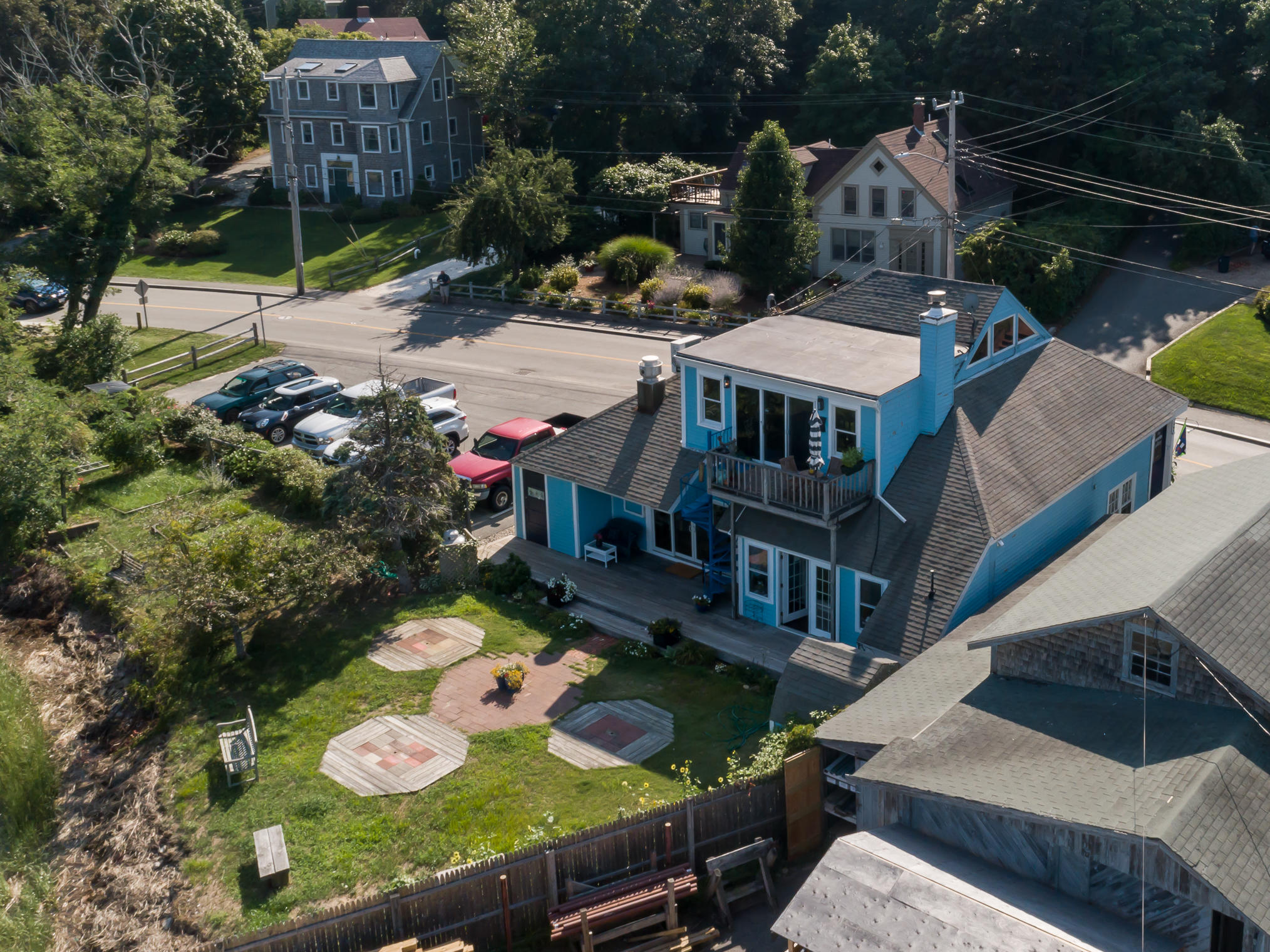 55 Commercial Street Wellfleet, MA 02667 - Photo 5 of 35 a balcony with furniture and a garden