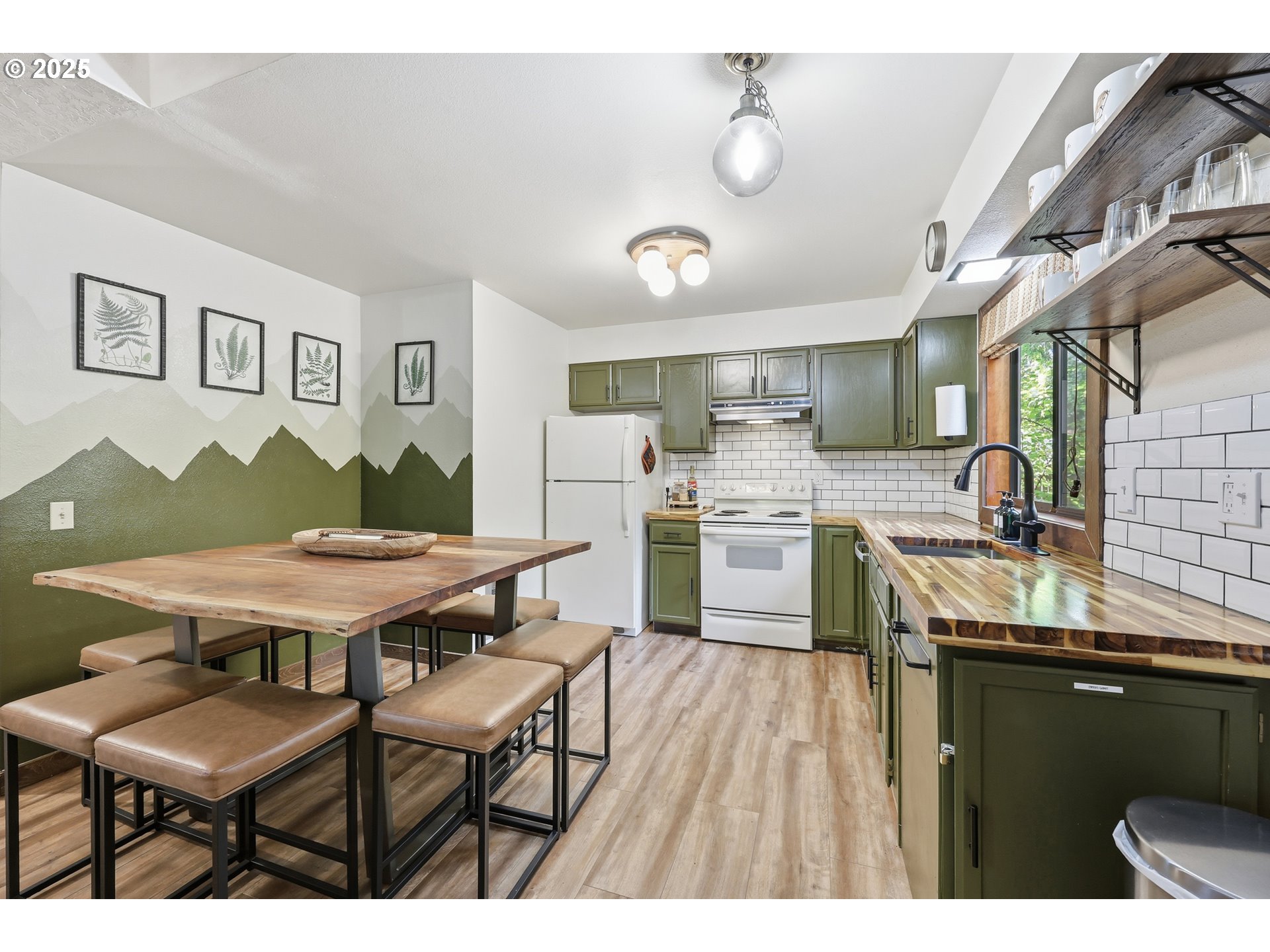 65582 East Timberline Drive Rhododendron, OR 97049 - Photo 11 of 47 a open kitchen with a table chairs and a stove