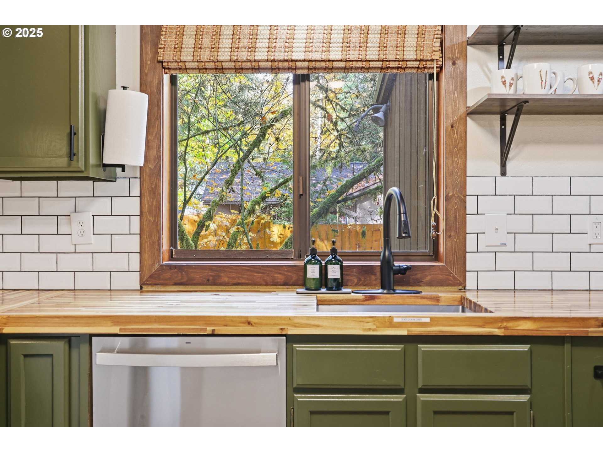 65582 East Timberline Drive Rhododendron, OR 97049 - Photo 13 of 47 a bathroom with a sink and a mirror