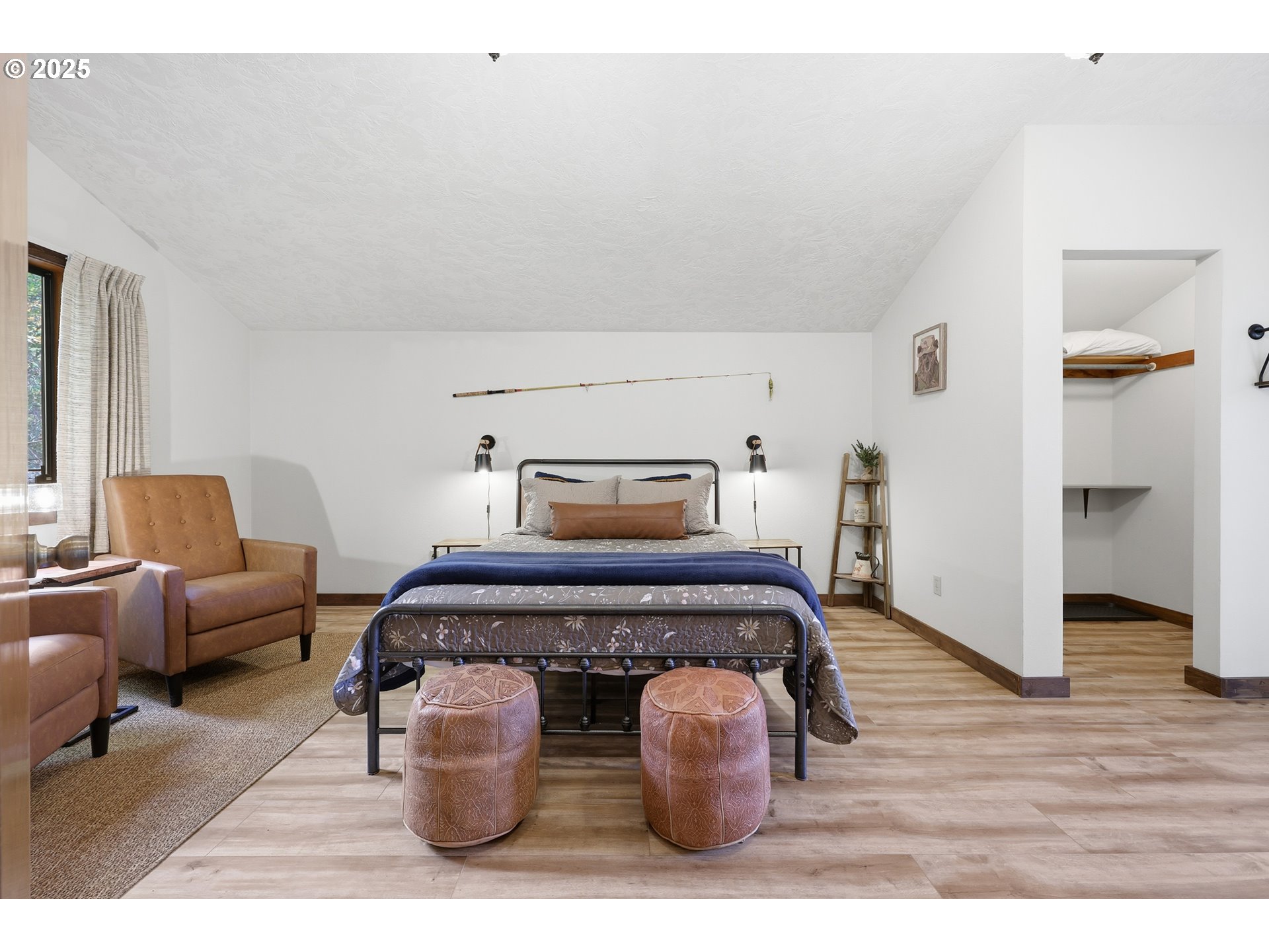 65582 East Timberline Drive Rhododendron, OR 97049 - Photo 24 of 47 a living room with furniture and a lamp