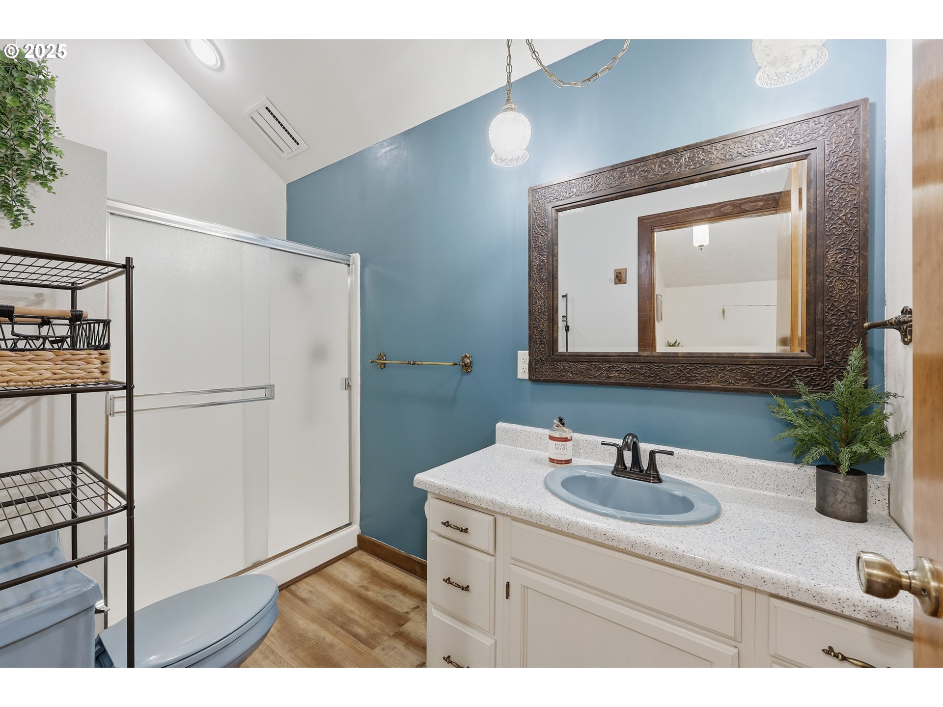 65582 East Timberline Drive Rhododendron, OR 97049 - Photo 27 of 47 a bathroom with a sink and a mirror