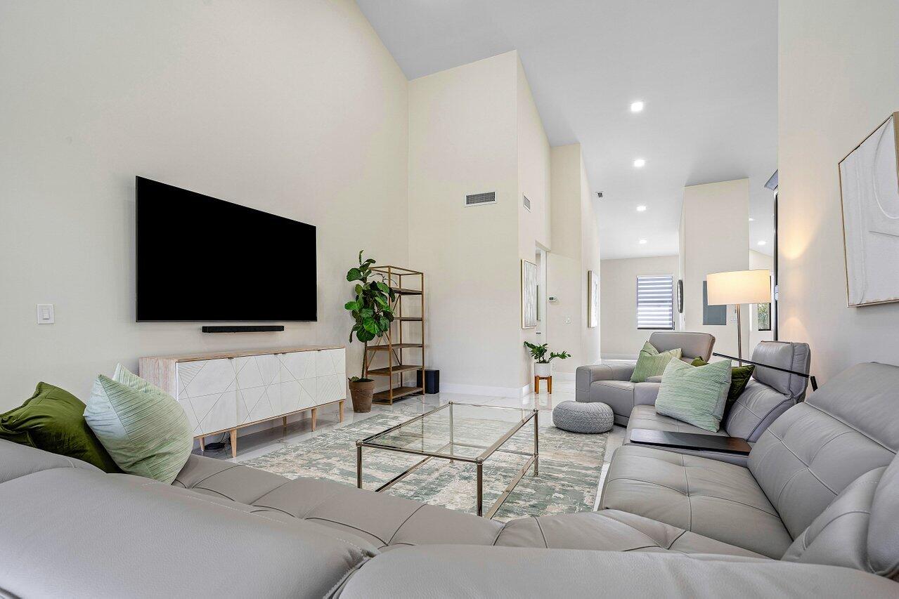 17548 Ashbourne Lane, Unit C Boca Raton, FL 33496 - Photo 11 of 40 Living Room