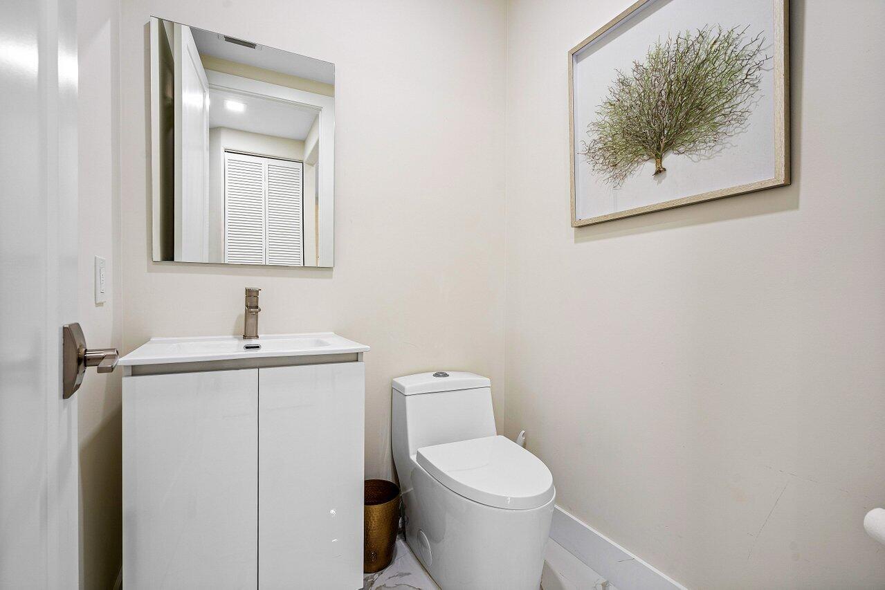 17548 Ashbourne Lane, Unit C Boca Raton, FL 33496 - Photo 26 of 40 Powder room