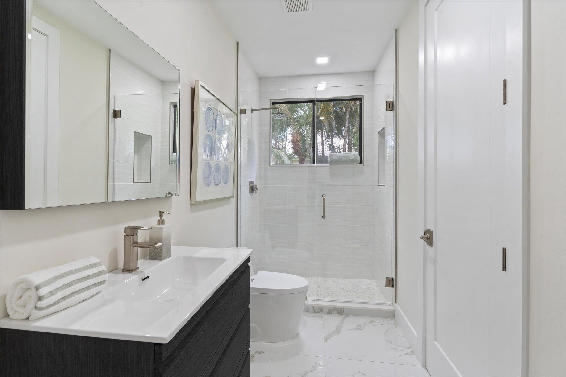 17548 Ashbourne Lane, Unit C Boca Raton, FL 33496 - Photo 29 of 40 Staged Guest bathroom