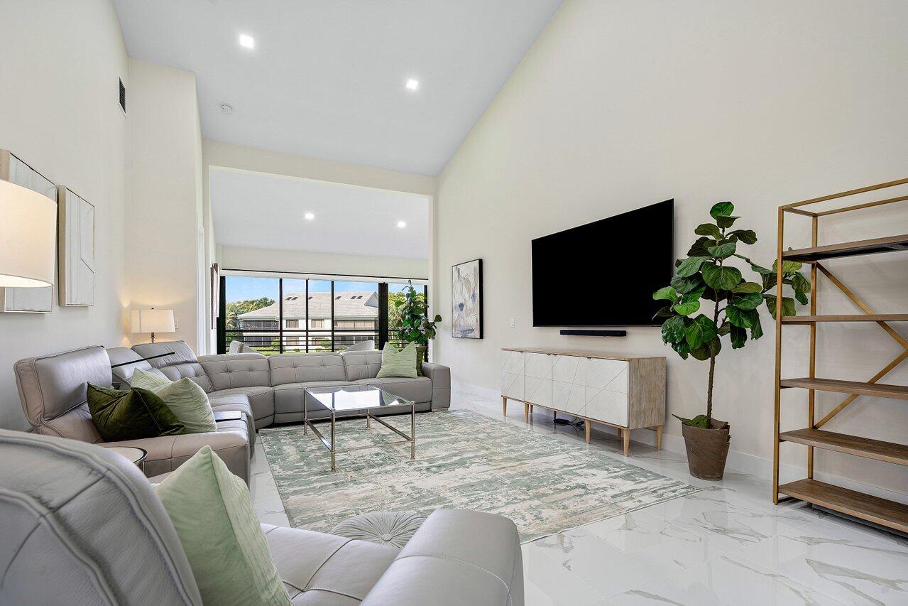 17548 Ashbourne Lane, Unit C Boca Raton, FL 33496 - Photo 10 of 40 Living Room