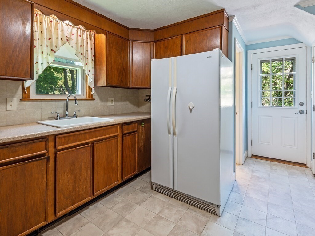 73 Birch Road Framingham, MA 01701 - Photo 7 of 33
