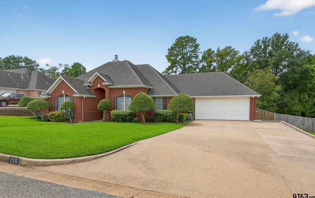 a view of house and outdoor space