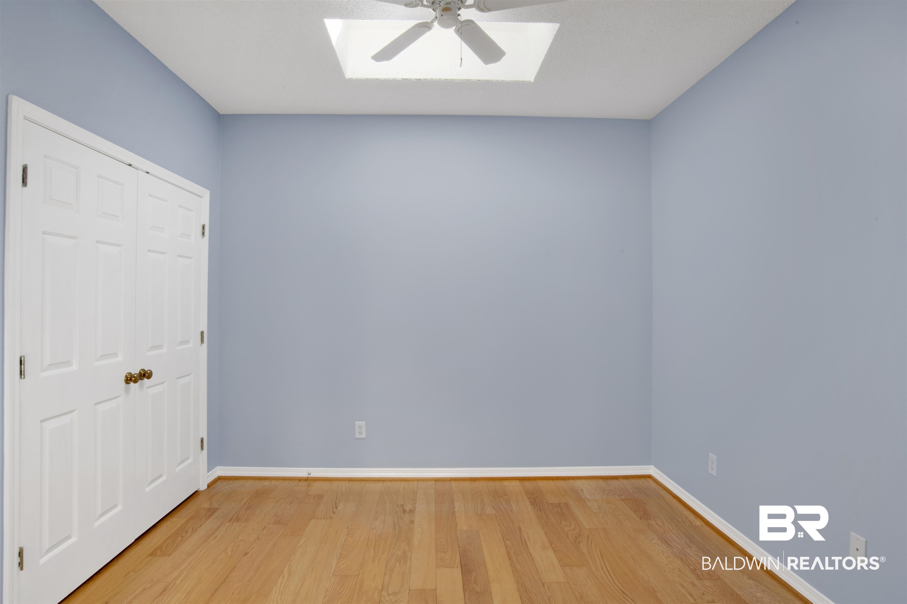 125 Woodruff Court Mobile, AL 36608 - Photo 21 of 27 Flex room featuring light hardwood / wood-style floors, a skylight, and ceiling fan