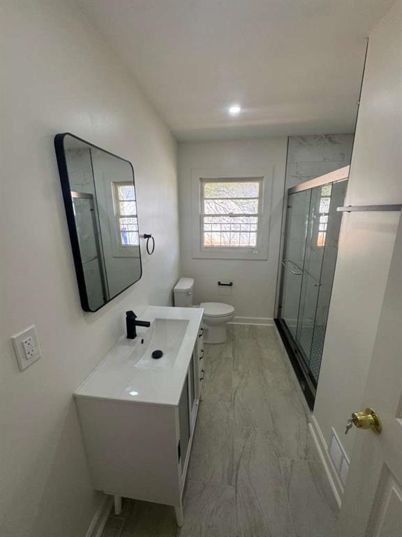 3005 Belvedere Lane Decatur, GA 30032 - Photo 10 of 16 a bathroom with a sink mirror and tub