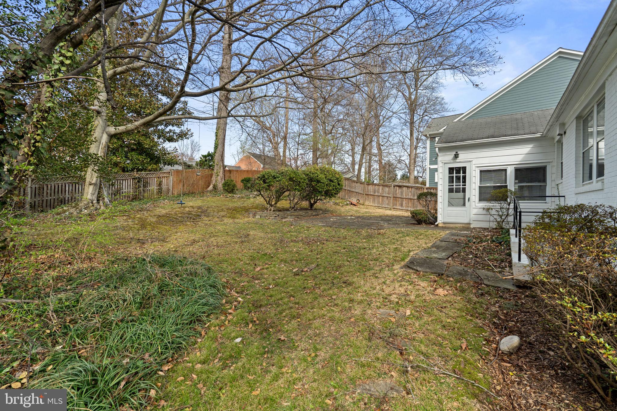 5617 Knollwood Road Bethesda, MD 20816 - Photo 3 of 33