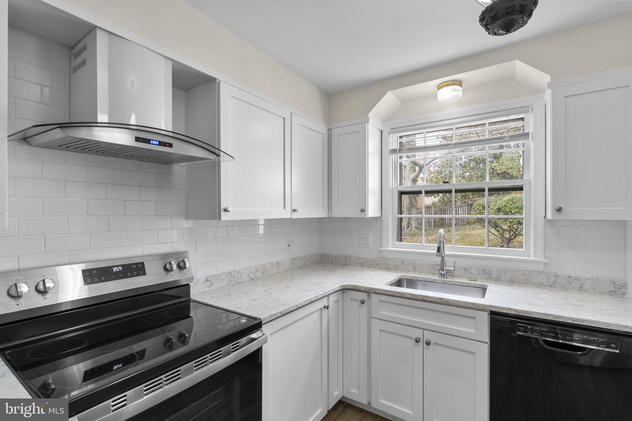 5617 Knollwood Road Bethesda, MD 20816 - Photo 5 of 33