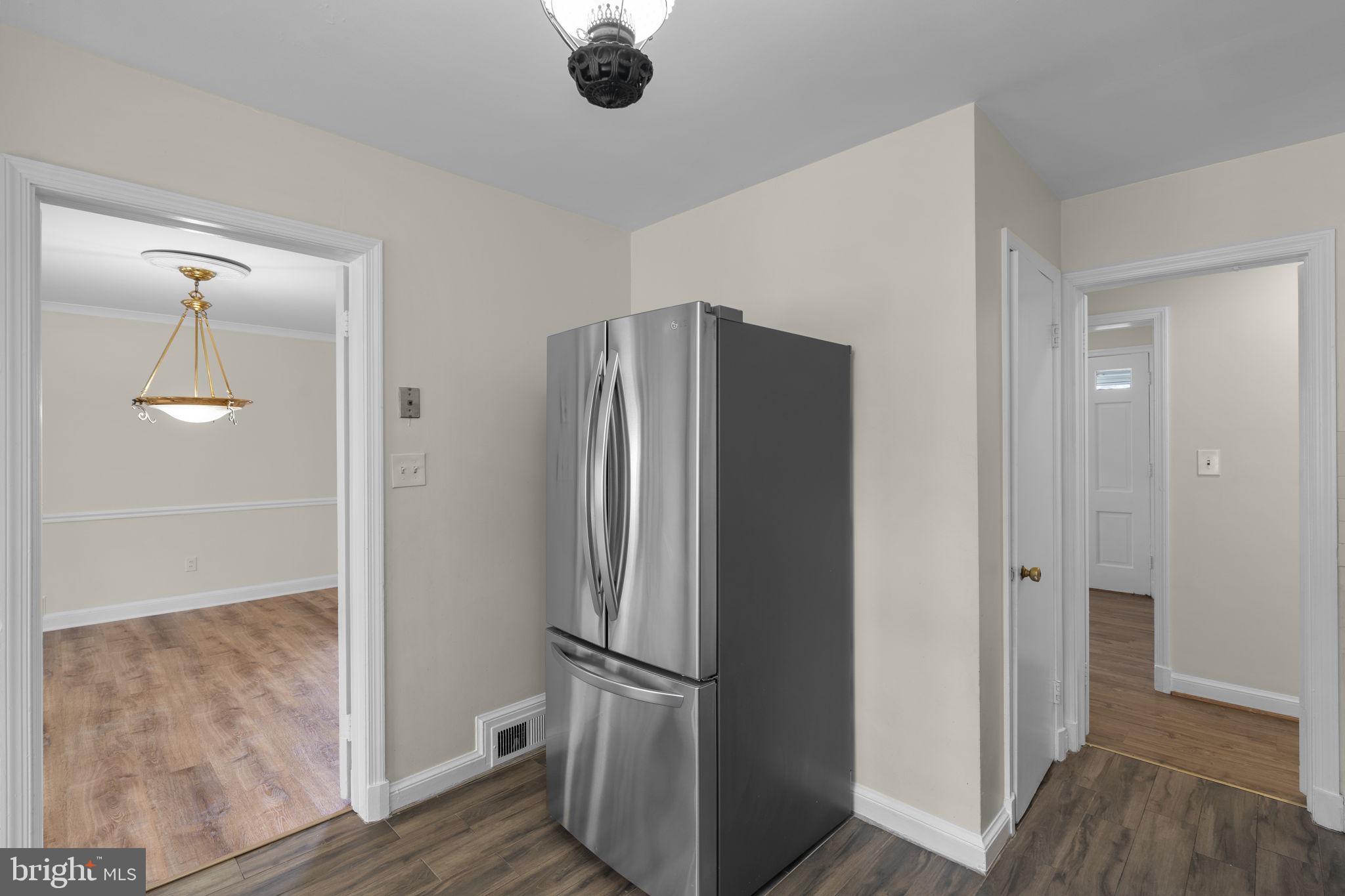 5617 Knollwood Road Bethesda, MD 20816 - Photo 7 of 33