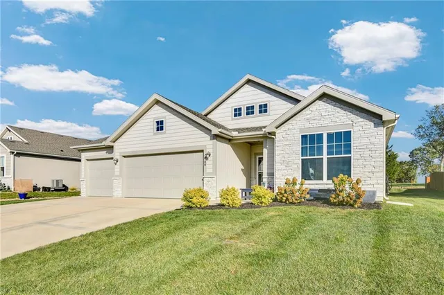 $410,000 | 1700 Mulberry Street, Pleasant Hill, MO 64080