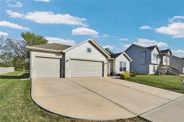 $410,000 | 1700 Mulberry Street, Pleasant Hill, MO 64080